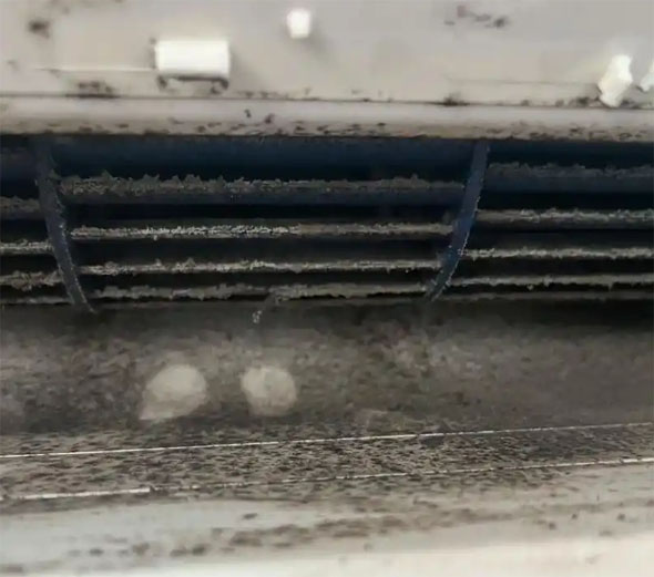 和布克赛尔空调吹的风有股烧焦味是怎么回事